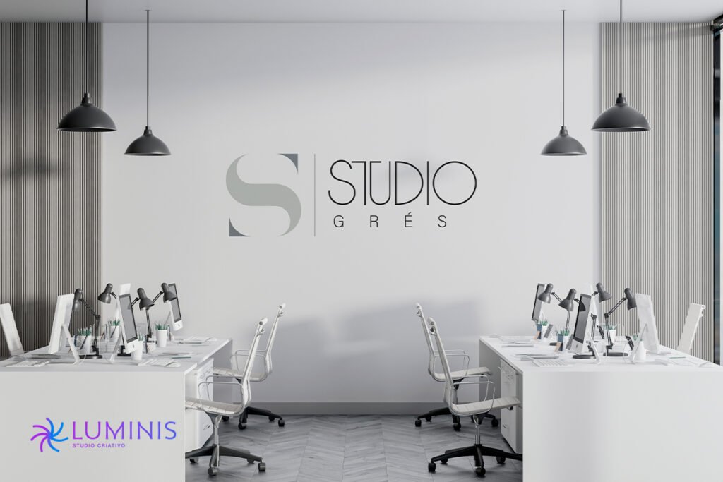 Aplicação do logotipo Studio Grés em um ambiente corporativo minimalista, reforçando elegância e profissionalismo.